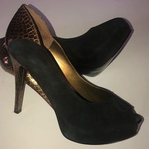 Black & gold Guess shoes size 9 women